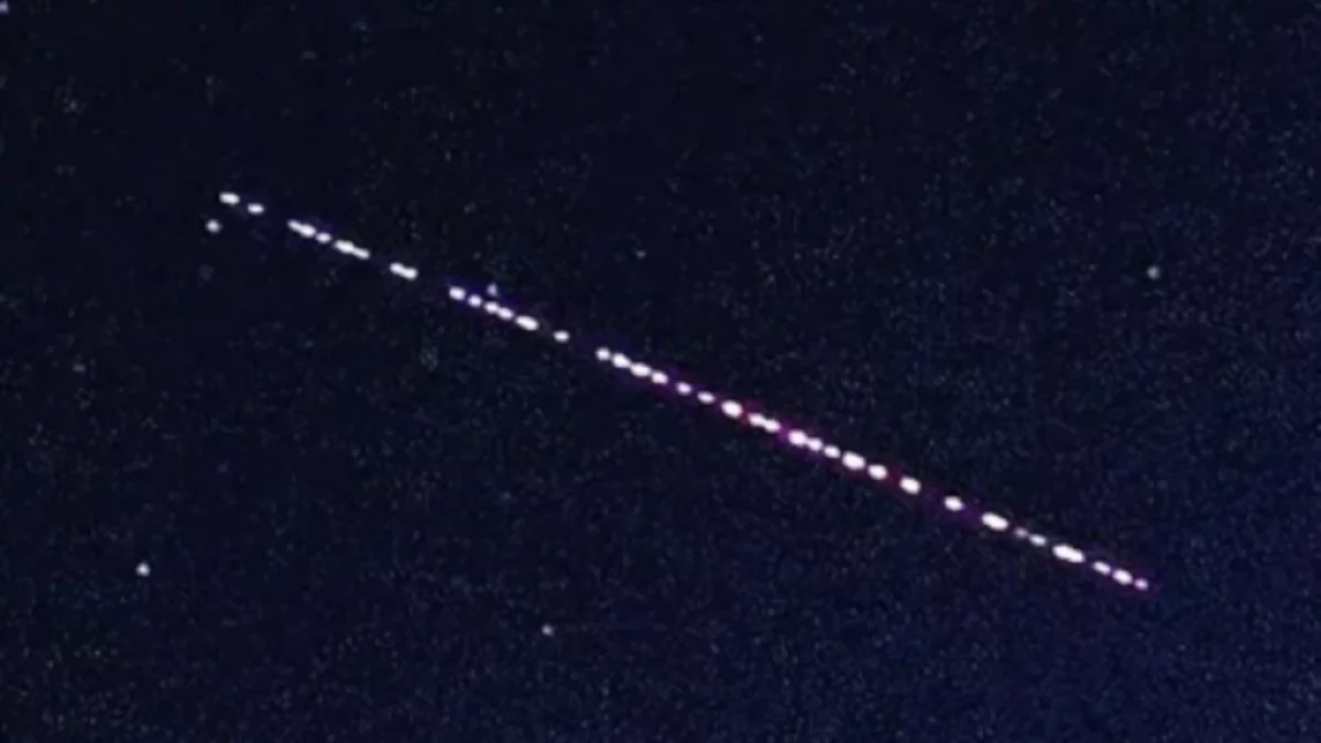 Сьогодні знову видно «поїзд» Starlink від SpaceX