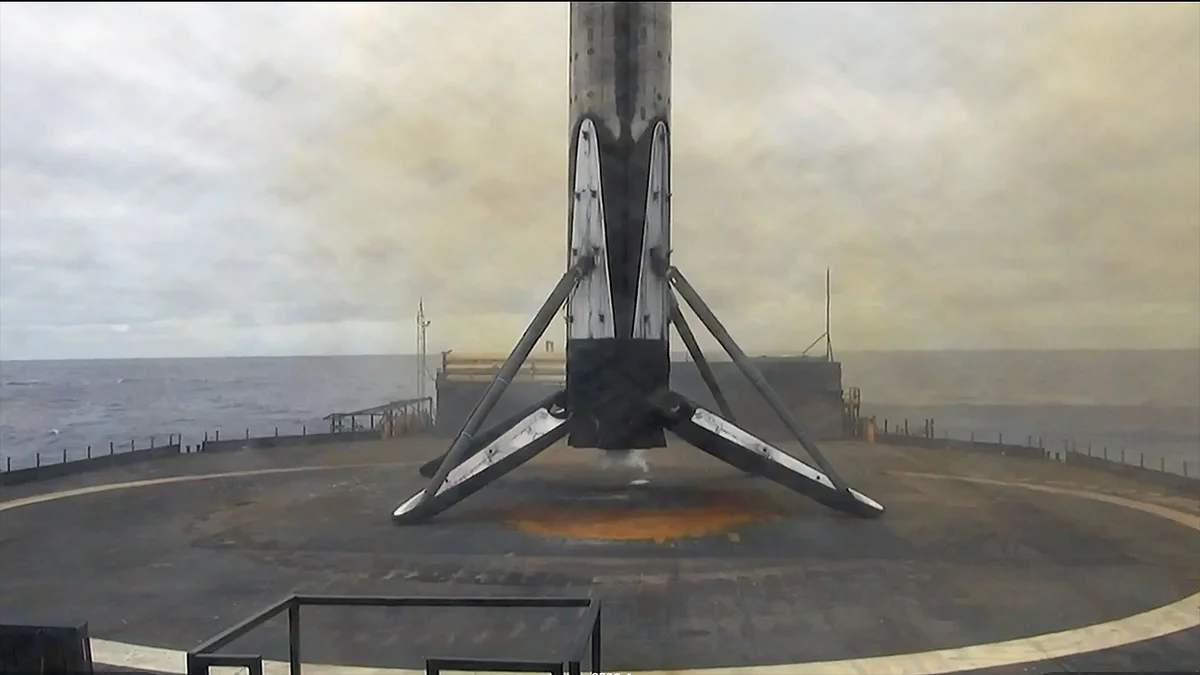 SpaceX запускає 24 супутники Starlink на орбіту Землі з запуску Falcon 9 з Каліфорнії (відео)