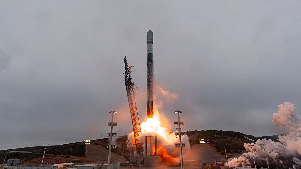 SpaceX запускає 24 супутники Starlink на орбіту під час першого запуску як публічна компанія (відео)