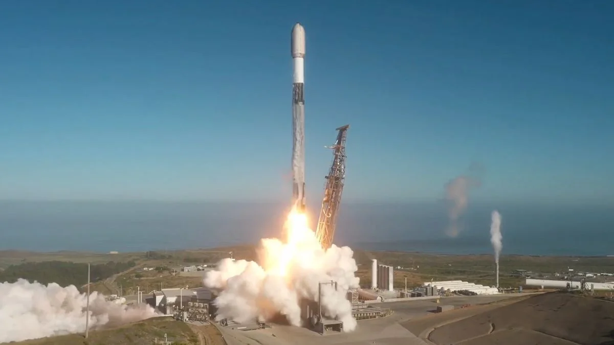 SpaceX запускає 24 супутники Starlink на орбіту в очікуванні IPO (відео)